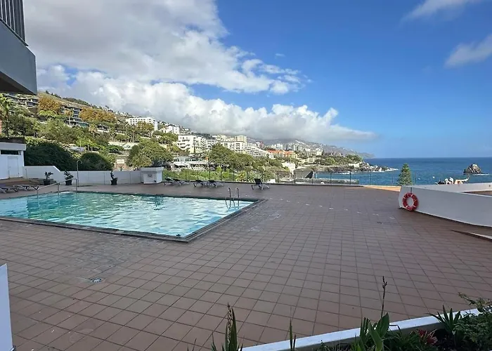 Bela Mar Refugio A Beira-mar No Coracao Do * 丰沙尔